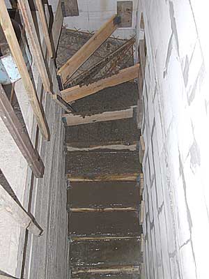 Примеры лестниц в подвал (фото)